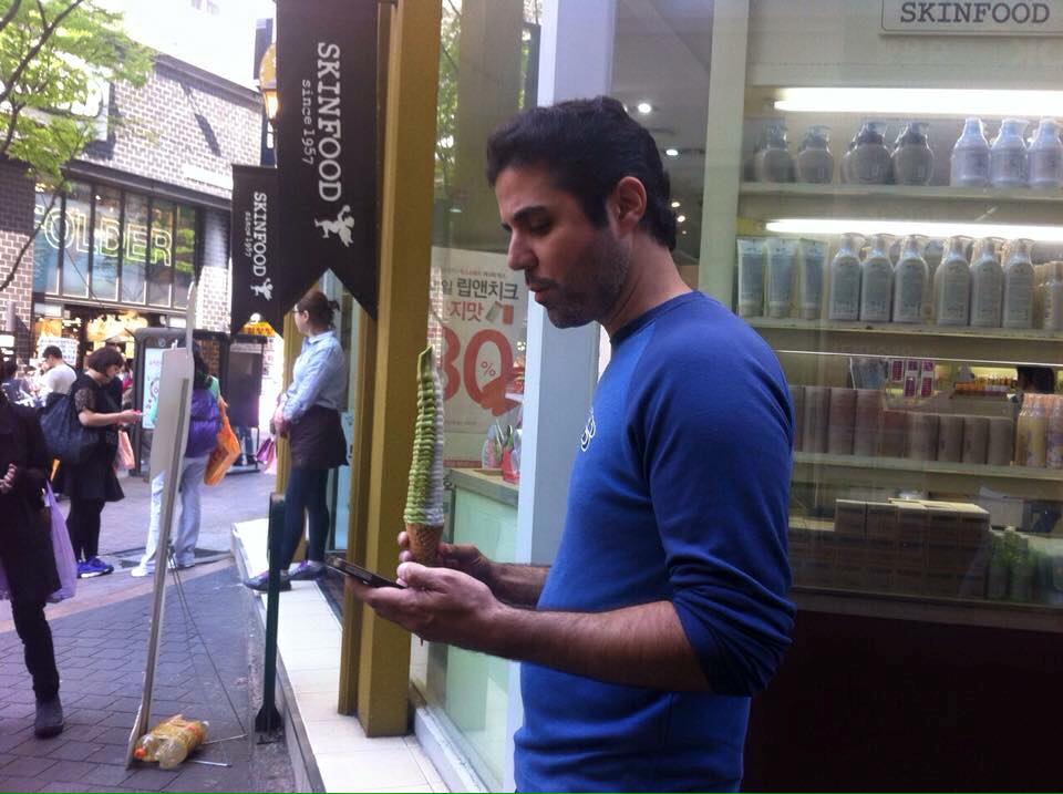 שי אוכל גלידה בסיאול, דרום קוריאה (צילום: פייסבוק)